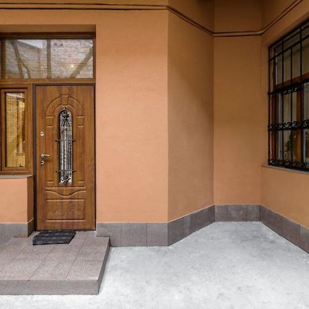 Apartments Stepana Bandery Лвив Екстериор снимка